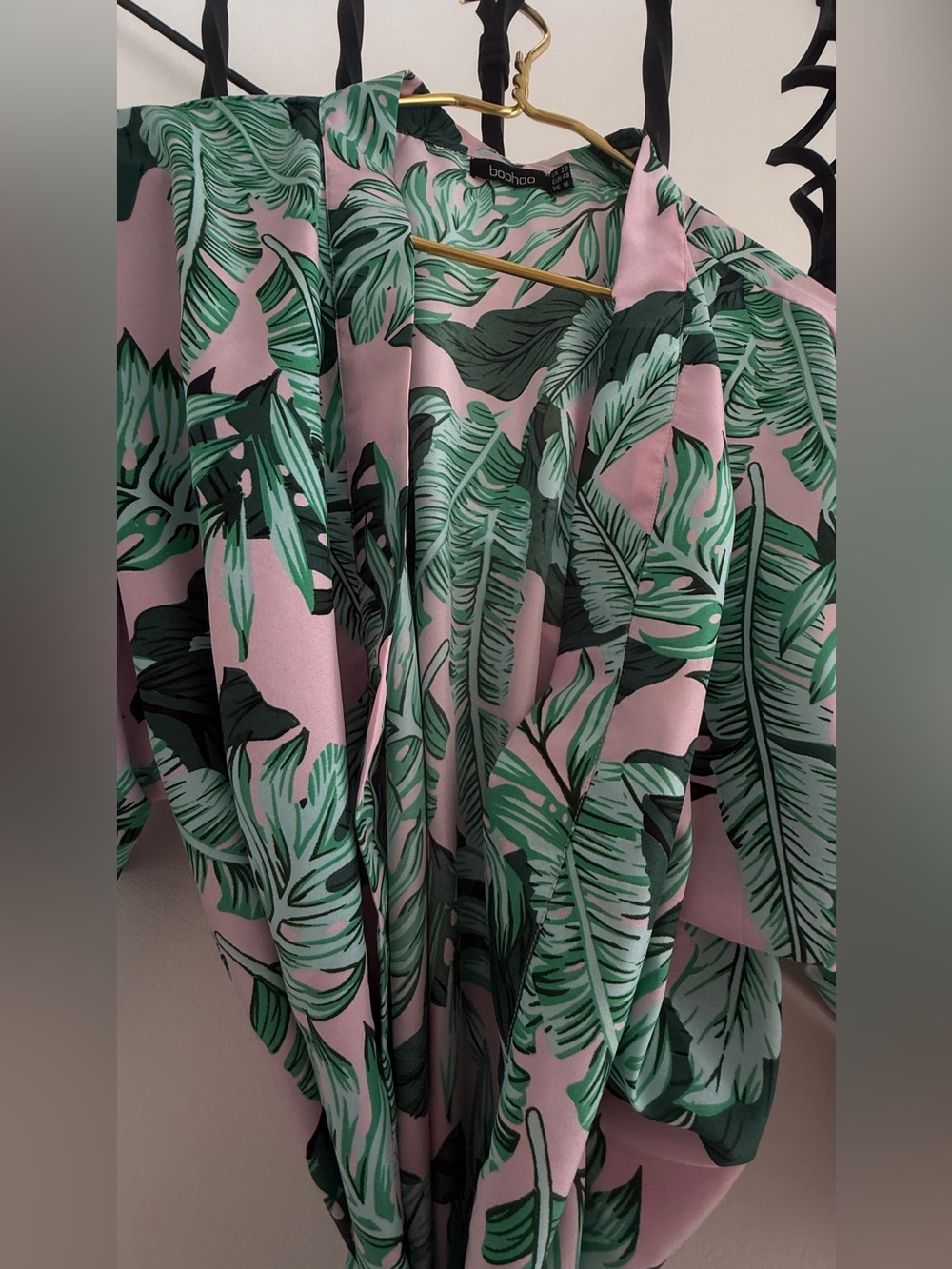 Boohoo Pink Satin Robe with Green Tropical Leaf Print - Picture 6 of 8